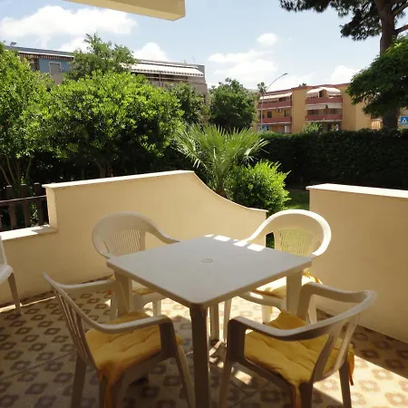 Vicino Al Mare Apartment *