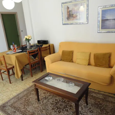 Vicino Al Mare Apartment *
