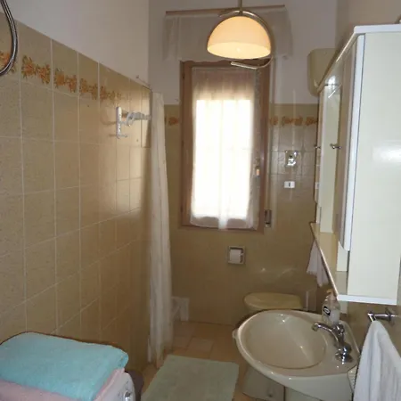 Vicino Al Mare Apartment *